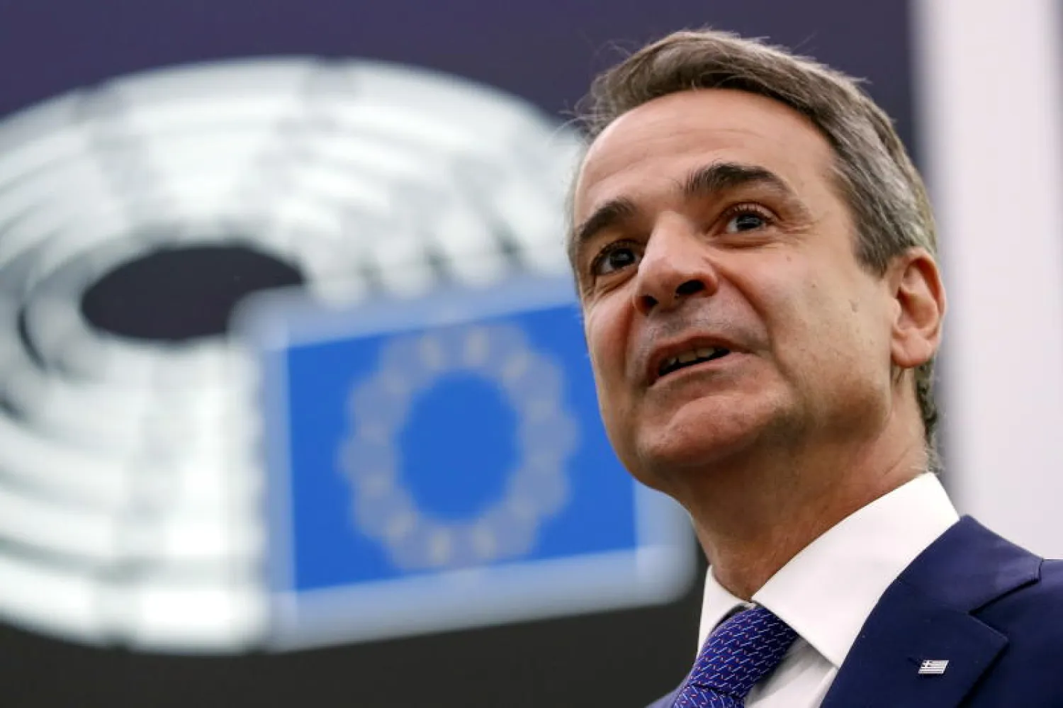 رئيس الوزراء اليوناني ينفي علمه بالتنصت على خصمه