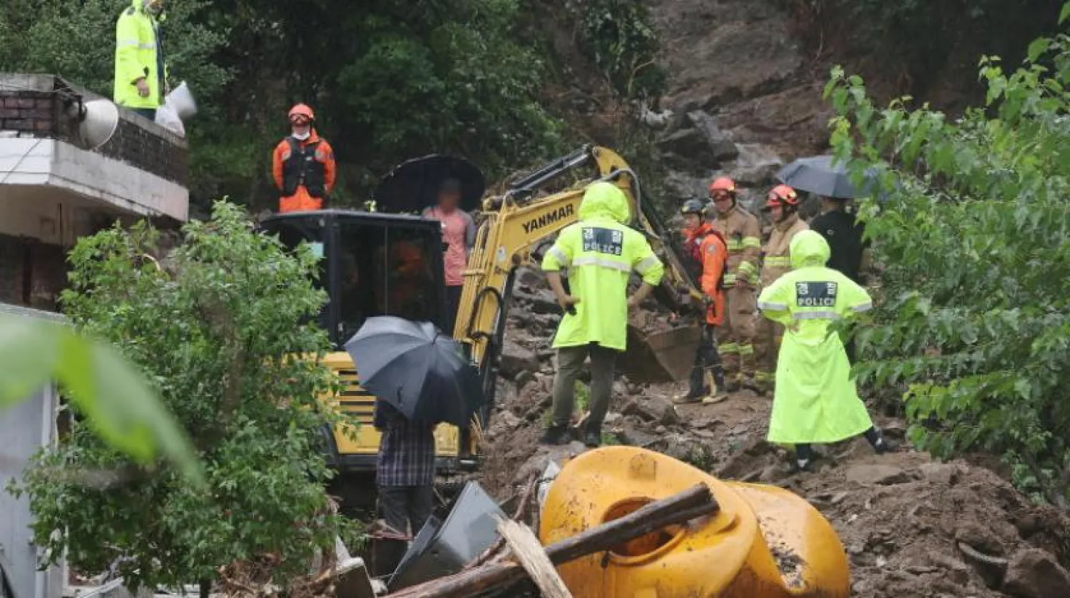 Seul yakınlarındaki kurtarma operasyonlarından (EPA)
