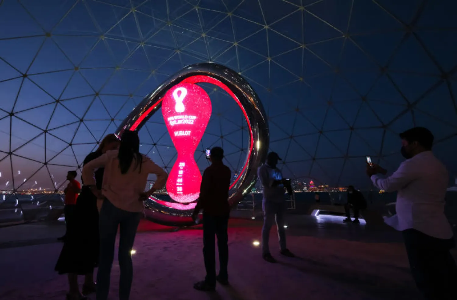 «ساعة العد التنازلي لكأس العالم 2022 في الدوحة» - قطر.