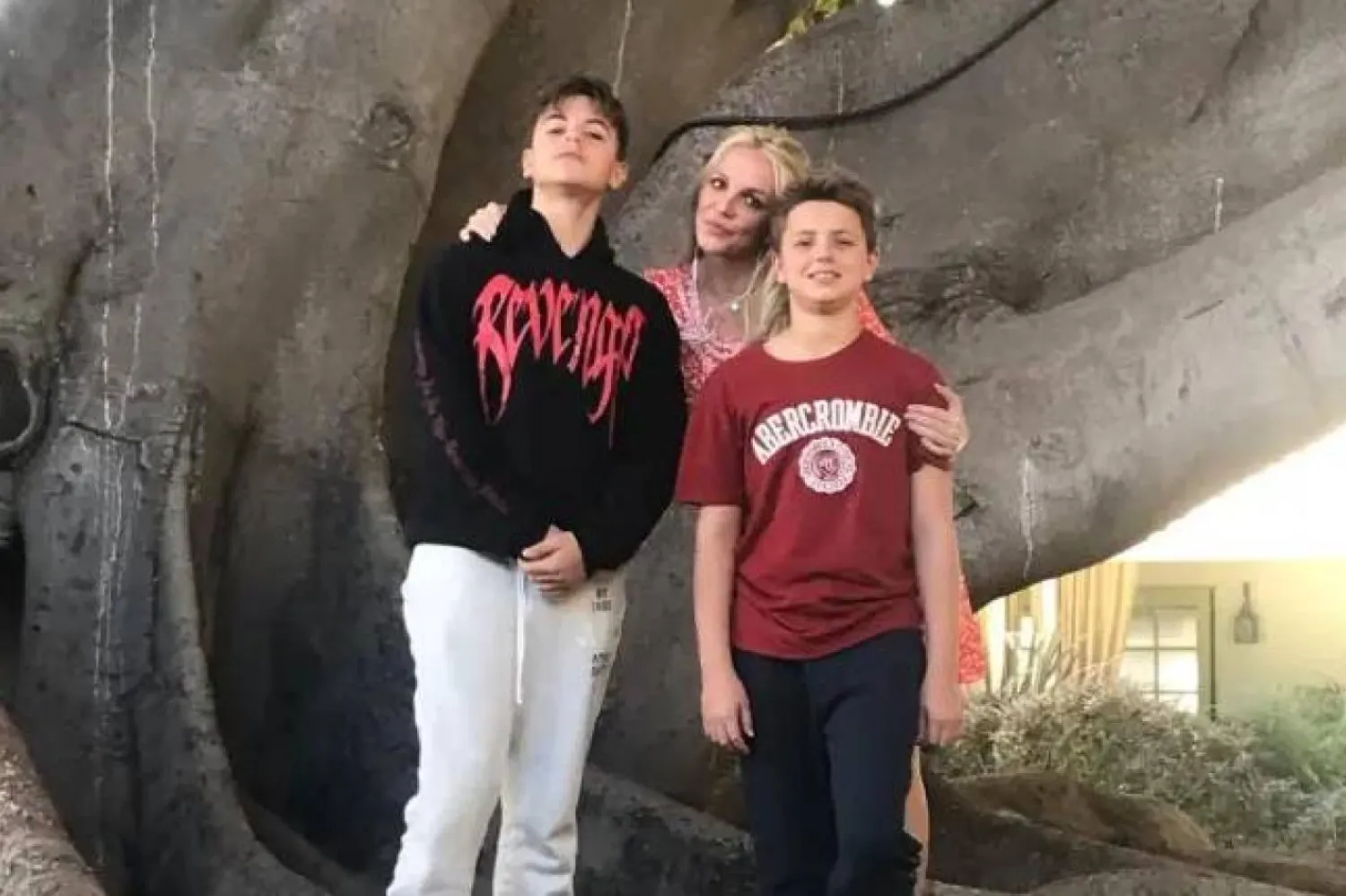 Britney Spears'ın çocuklarının evleri çok yakın olmasına rağmen annelerini ziyaret etmek istemediği öğrenilmişti (Britney Spears / Instagram)

