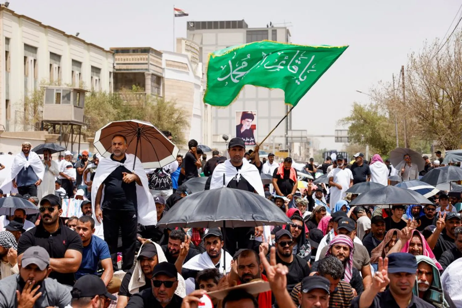 Supporters of Iraqi populist leader Moqtada al-Sadr gather for mass Friday prayer in front of the parliament near the Green Zone, in Baghdad, Iraq August 12, 2022. REUTERS/Saba Kareem


