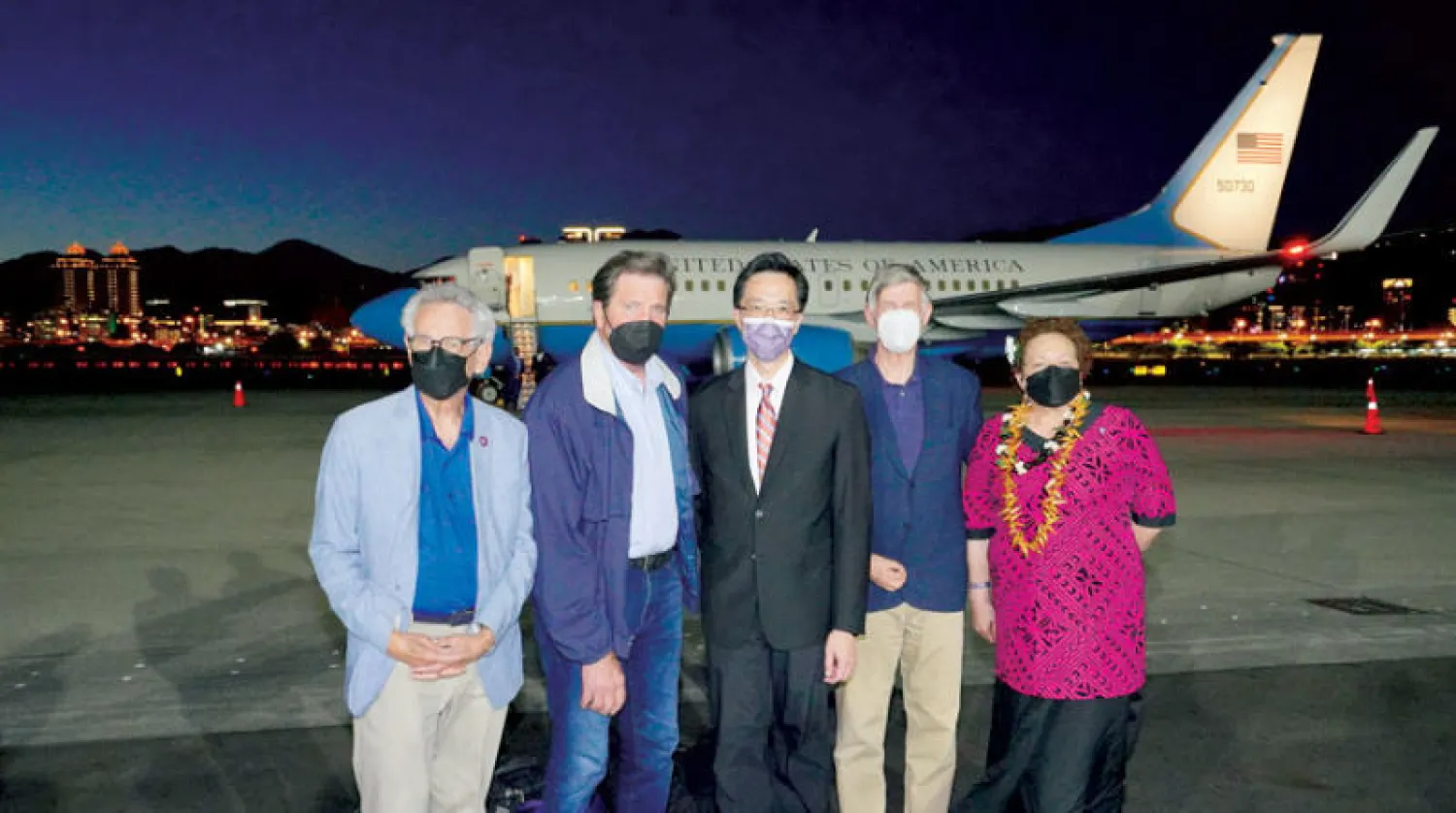 مسؤول تايواني يستقبل وفد الكونغرس الأميركي الأحد (رويترز)