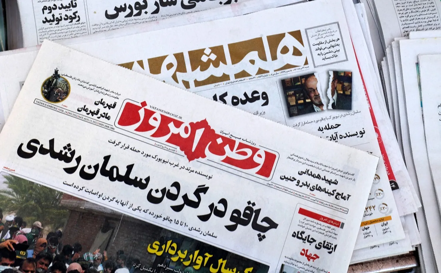 This picture shows the front page of the Iranian newspaper Vatan-e Emrooz, with the front page title reading in Farsi: "Knife in the neck of Salman Rushdie", in the capital Tehran on August 13, 2022, a day after a man stabbed British author Salman Rushdie, the target of a 1989 Iranian fatwa calling for his death, during a literary event in New York state. (AFP)