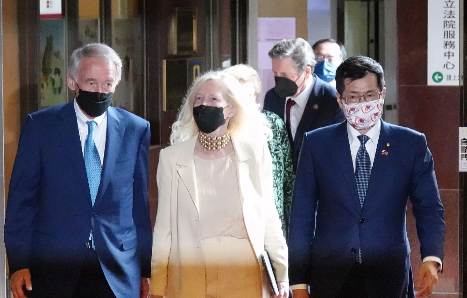 This picture taken by Taiwan's Central News Agency (CNA) shows visiting US Senator Ed Markey (L) being escorted by Taiwan's ruling Democratic Progressive Party (DDP) legislator Lo Chih-cheng (R) while arriving at the Parliament in Taipei on August 15, 2022. (CNA / AFP)