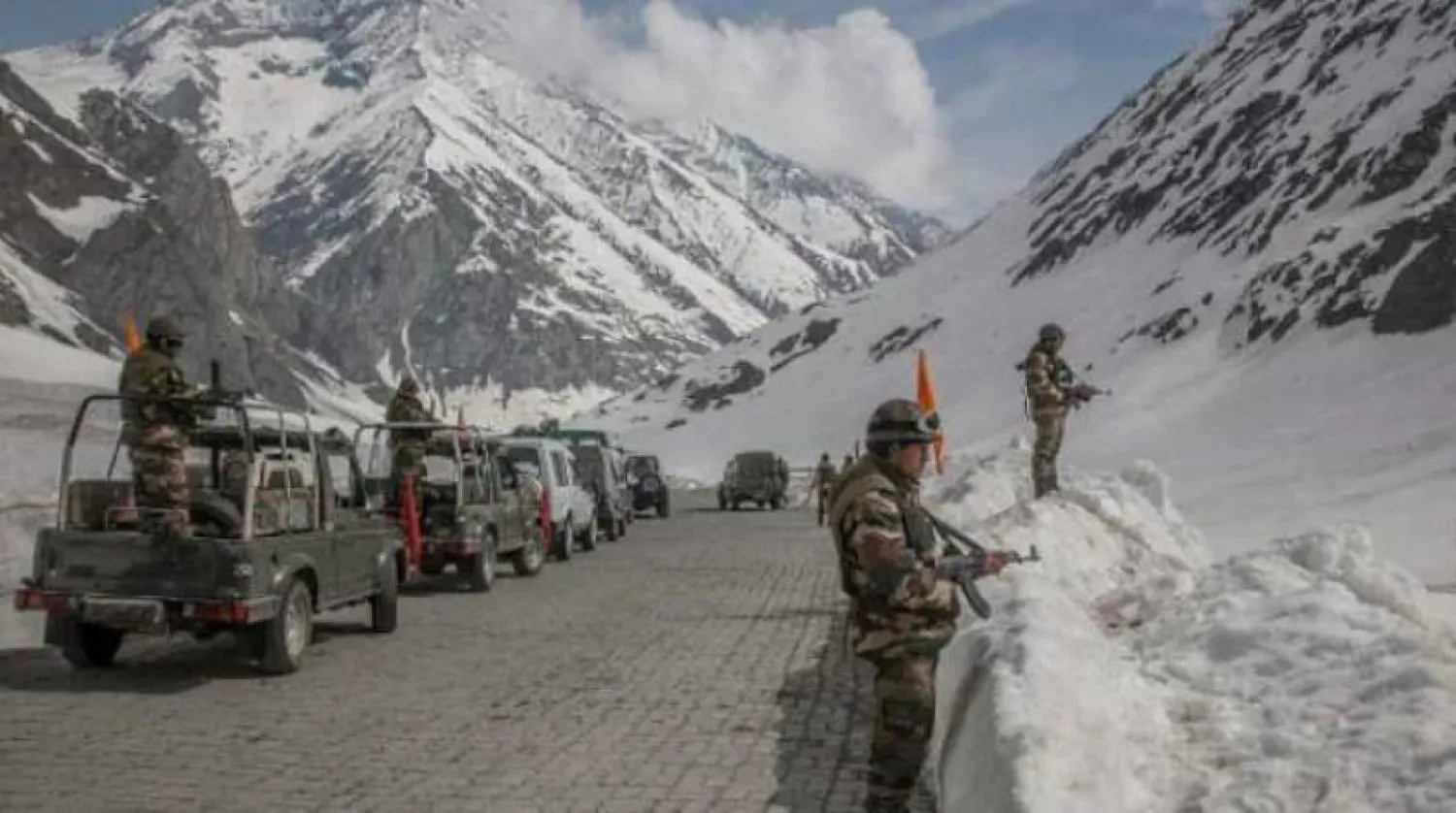 Siachen bölgesinde Hint askerleri (Reuters)
