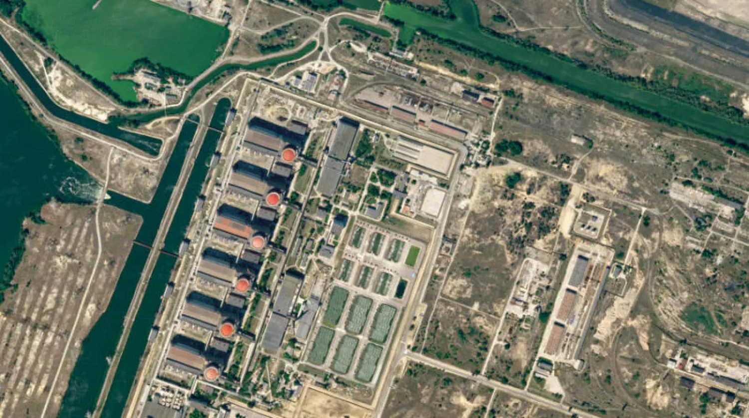 صورة التُقطت من الجو في السابع من الشهر الجاري للمحطة النووية في زابوريجيا (رويترز)