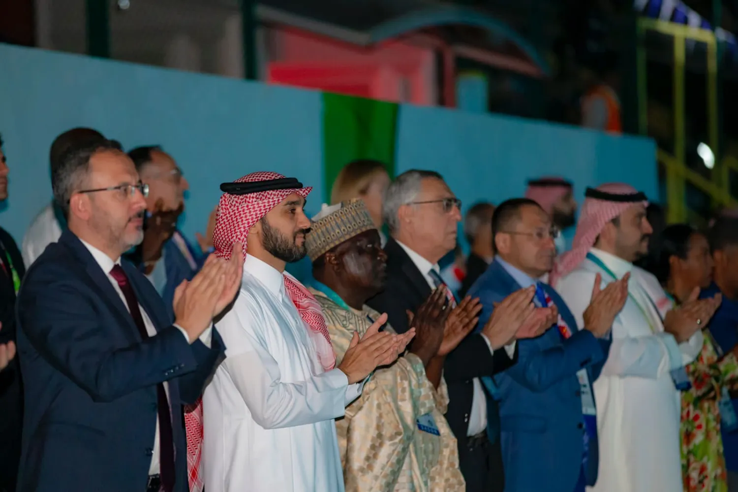 الأمير عبد العزيز بن تركي خلال حضوره منافسات الدورة بمدينة قونية (الشرق الأوسط)