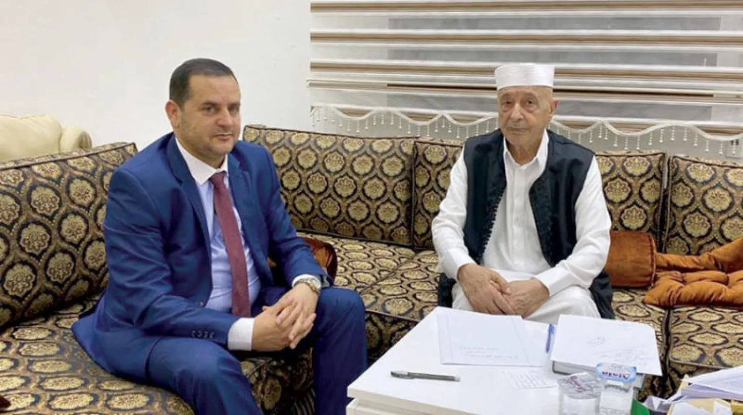 عقيلة صالح رئيس مجلس النواب الليبي ملتقياً عبد الهادي الحويج رئيس حزب حركة المستقبل (المكتب الإعلامي للحزب)