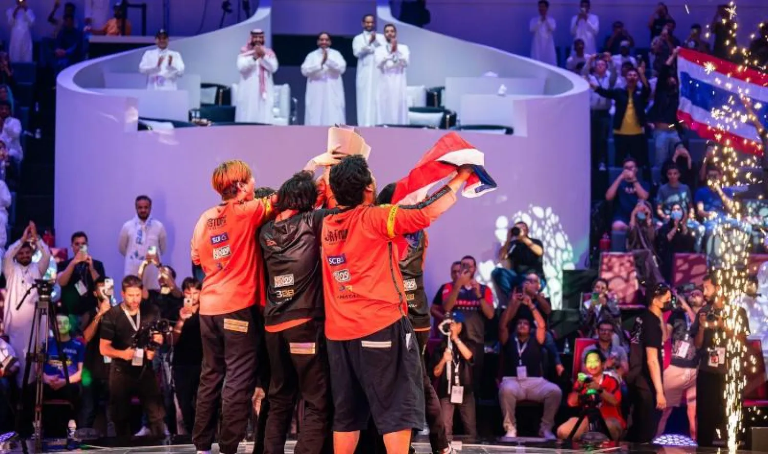 حقق الفريق التايلاندي فامباير اسبورتس لقب البطولتين الأولى والثانية (الشرق الأوسط)