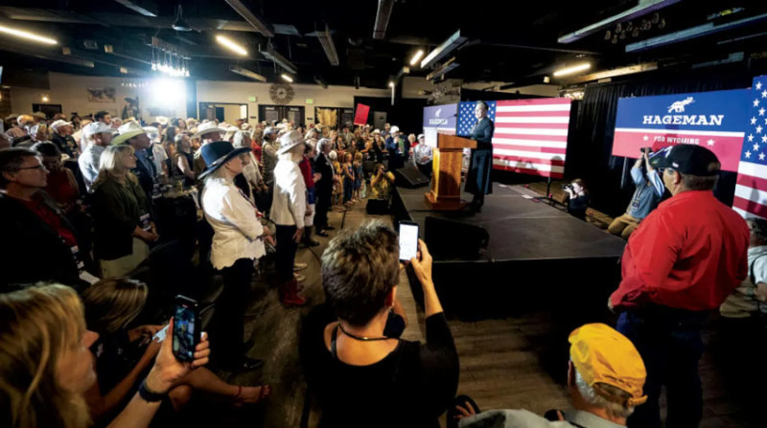 من حملة ليز تشيني في وايومينغ التي خسرتها لصالح منافسة مؤيدة لترامب (أ.ف.ب)