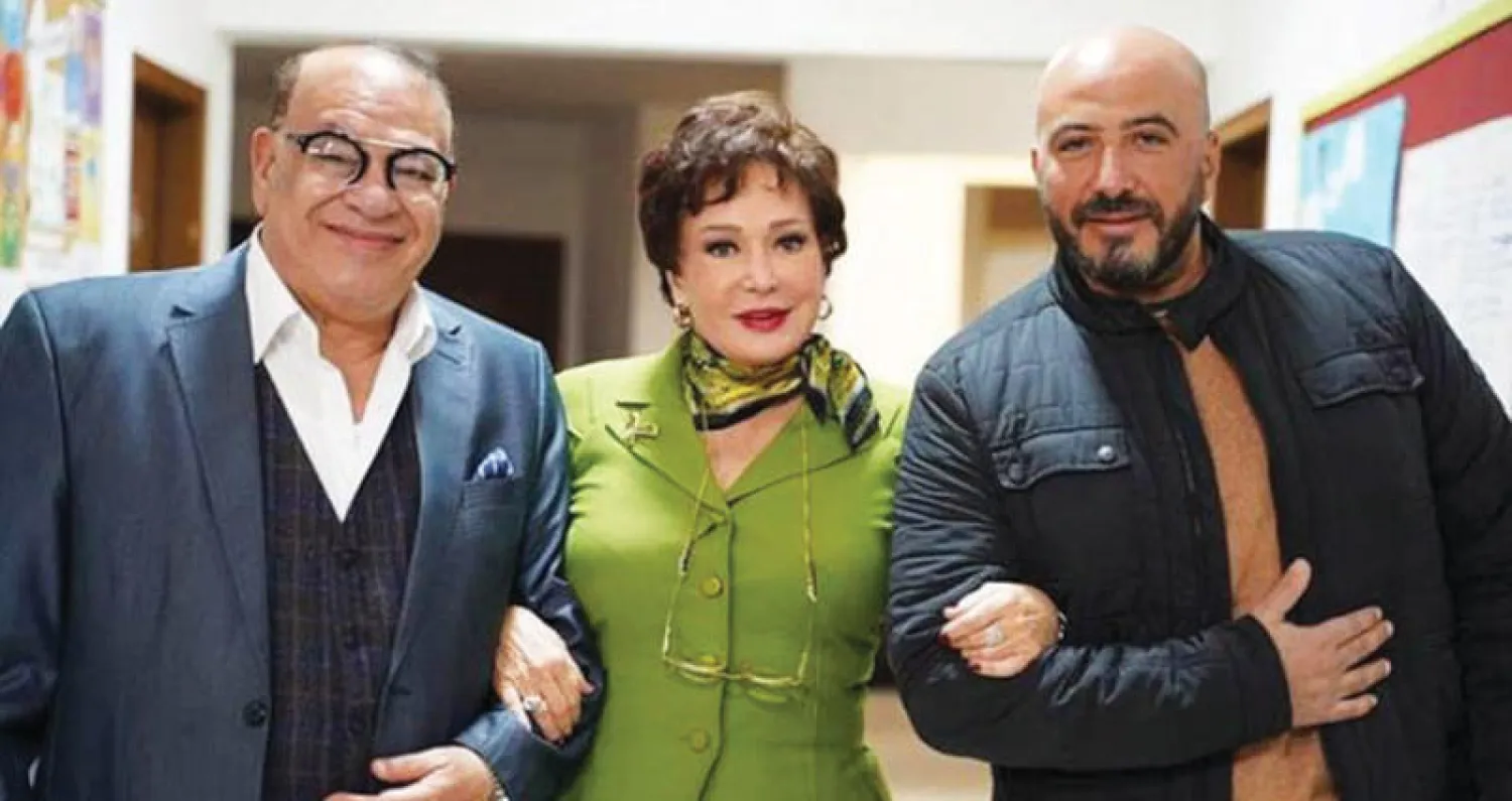 لبلبة مع صلاح عبد الله ومجدي الهواري في كواليس «دايماً عامر» (الشرق الأوسط)