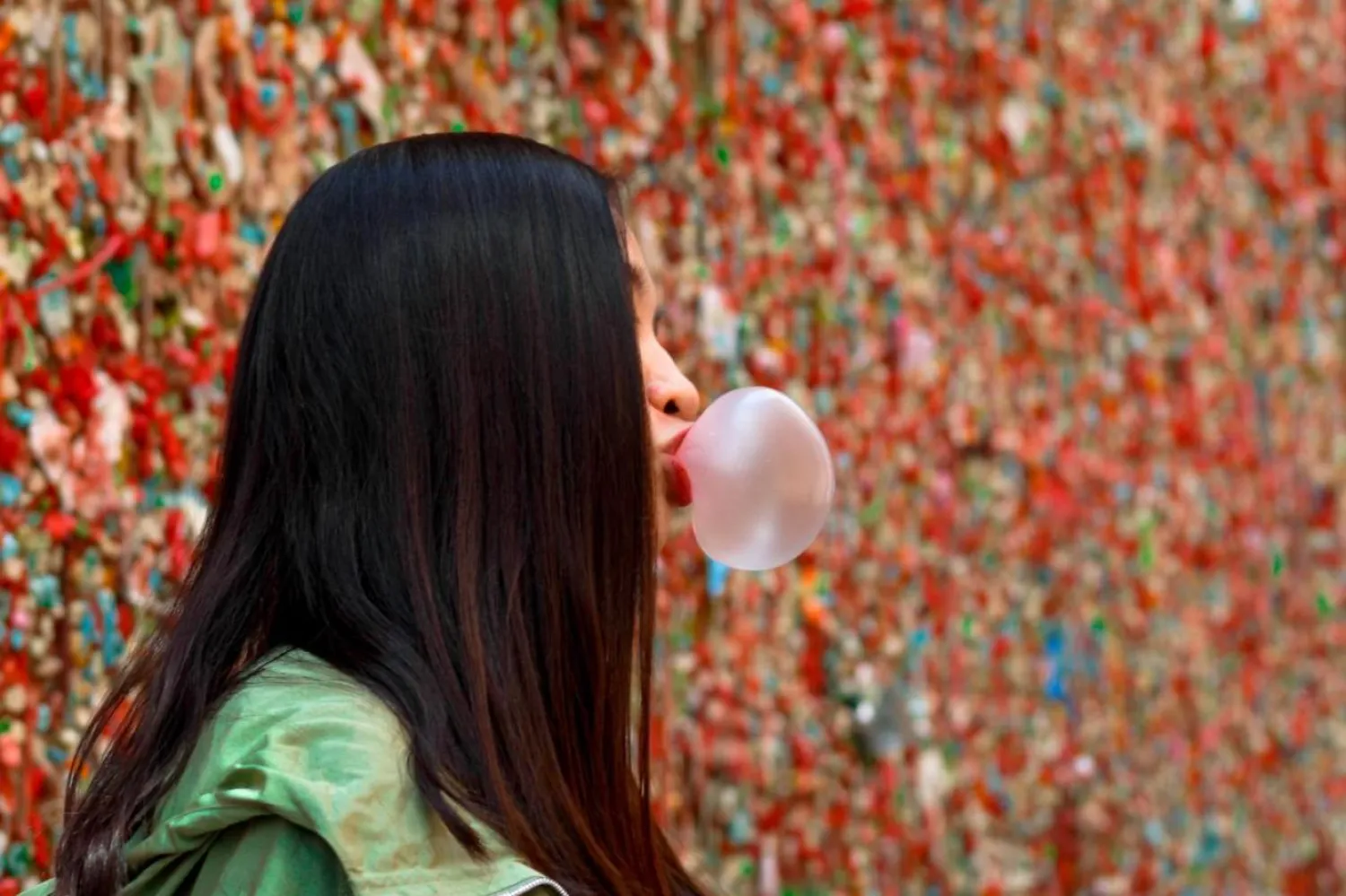 Araştırmacılara göre boş durmak yerine sakız çiğnemek iyi bir seçenek olabilir (Unsplash)

