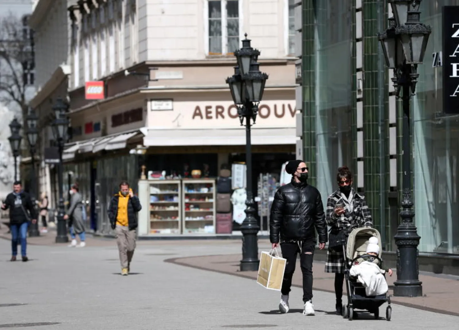 هيئة الأرصاد الجوية توقعت حدوث عواصف رعدية وهبوب رياح في العاصمة بودابست (رويترز)