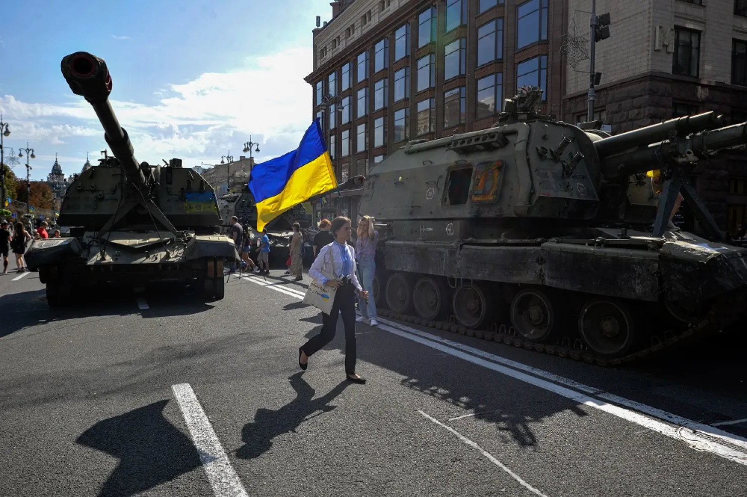 Defiant Zelenskiy, on Independence Day, Says Ukraine Will Never Give Up ...