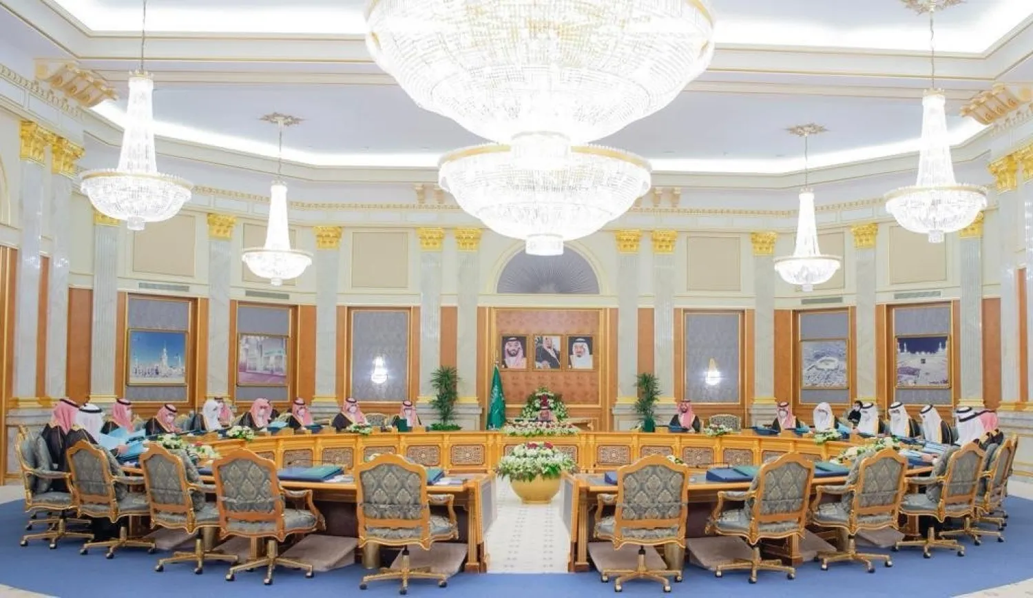 King Salman chairs the cabinet meeting in Jeddah on Tuesday. (SPA)