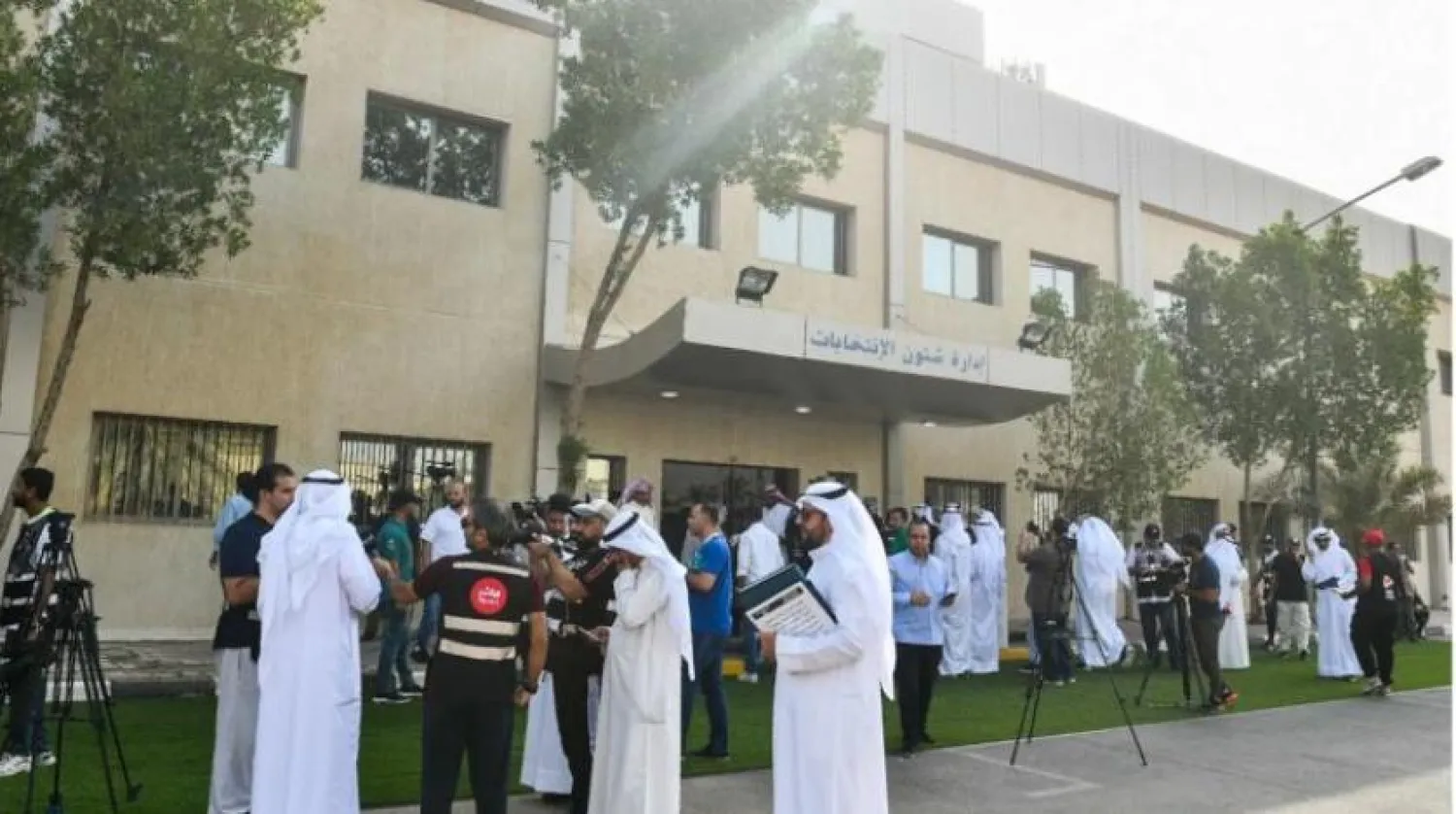 İçişleri Bakanlığı Seçim İşleri Dairesi, seçimlere katılmak için başvuranları kabul ediyor (KUNA)