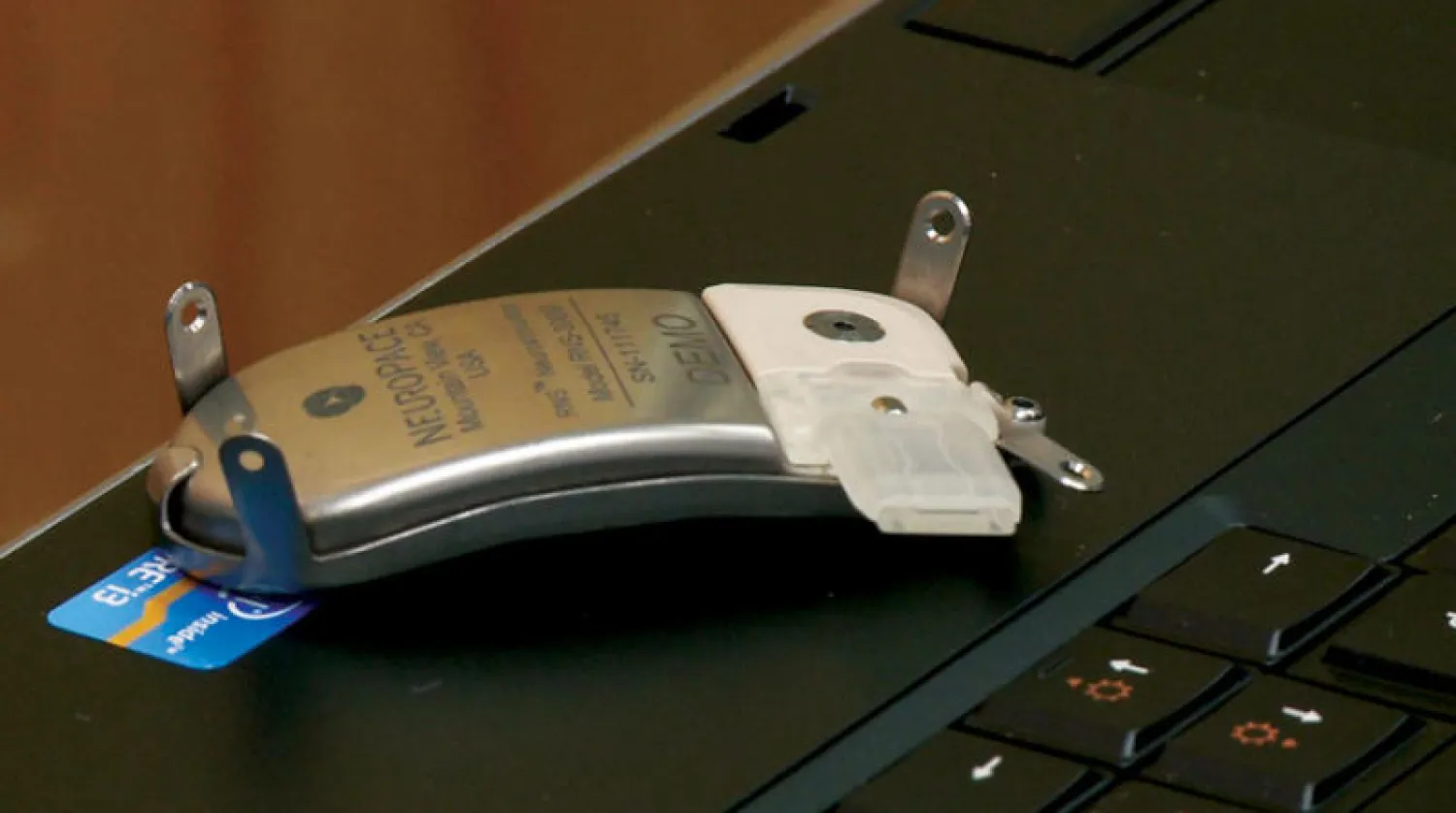 جهاز تسجيلات نشاط الدماغ (جامعة ألاباما)