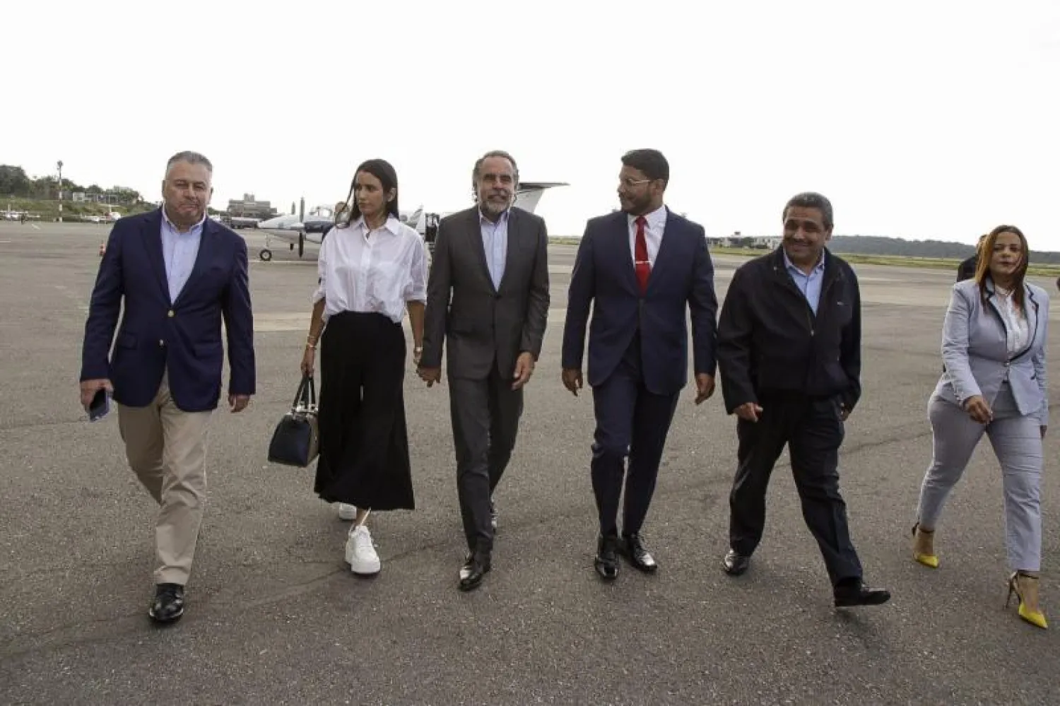 بينيديتي بعد وصوله إلى كراكاس أمس (تويتر)