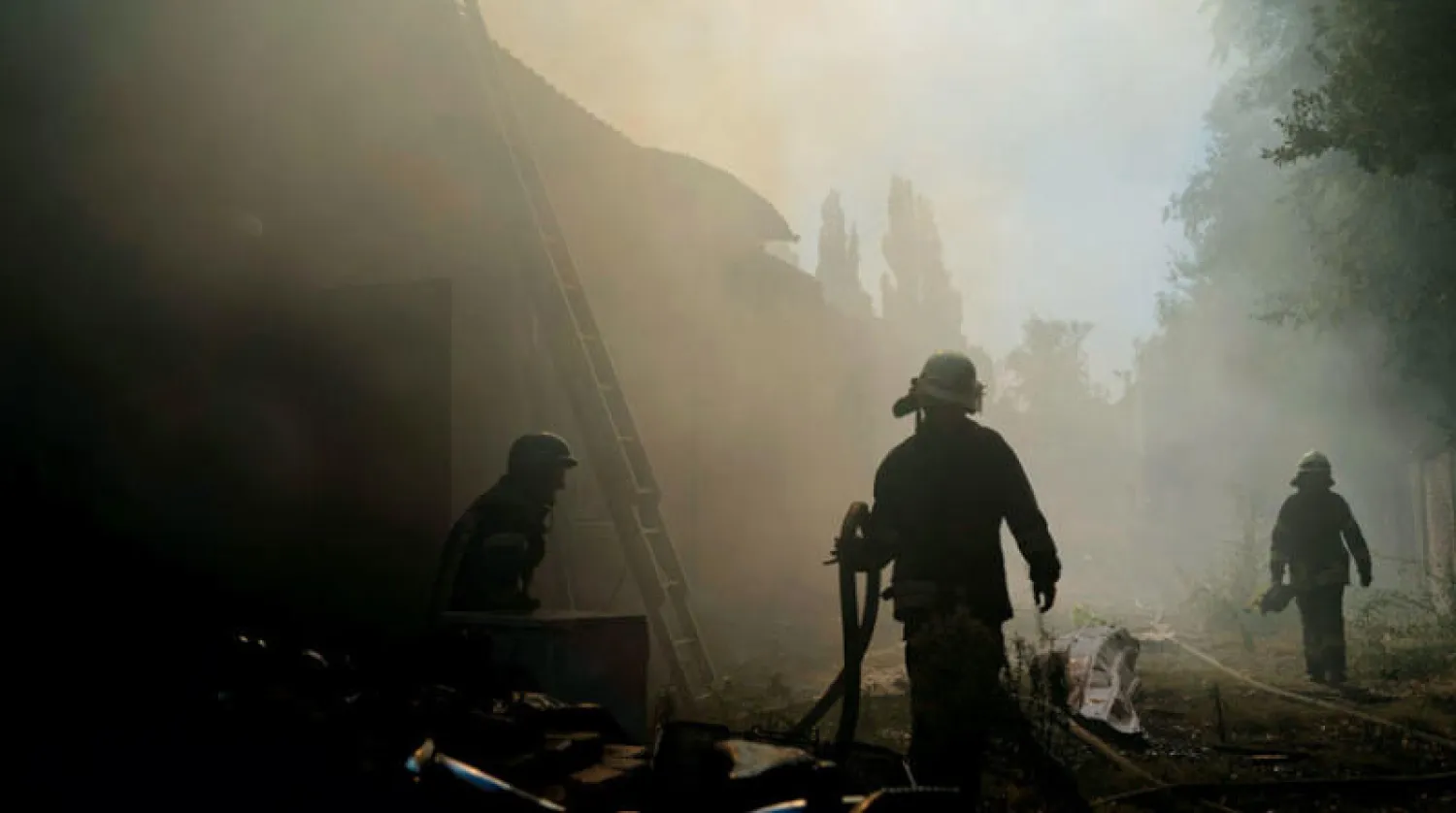 جانب من الدمار في إقليم دونيسك شرق أوكرانيا أمس (أ.ب)