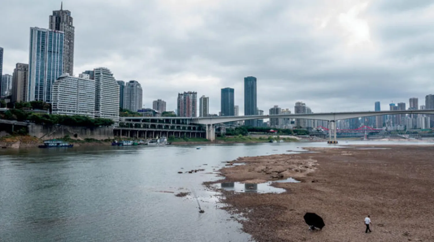 يواجه القطاع العقاري في الصين أزمة متنامية مع تراجع أرباح شركات إدارة الديون المتعثرة (إ.ب.أ)