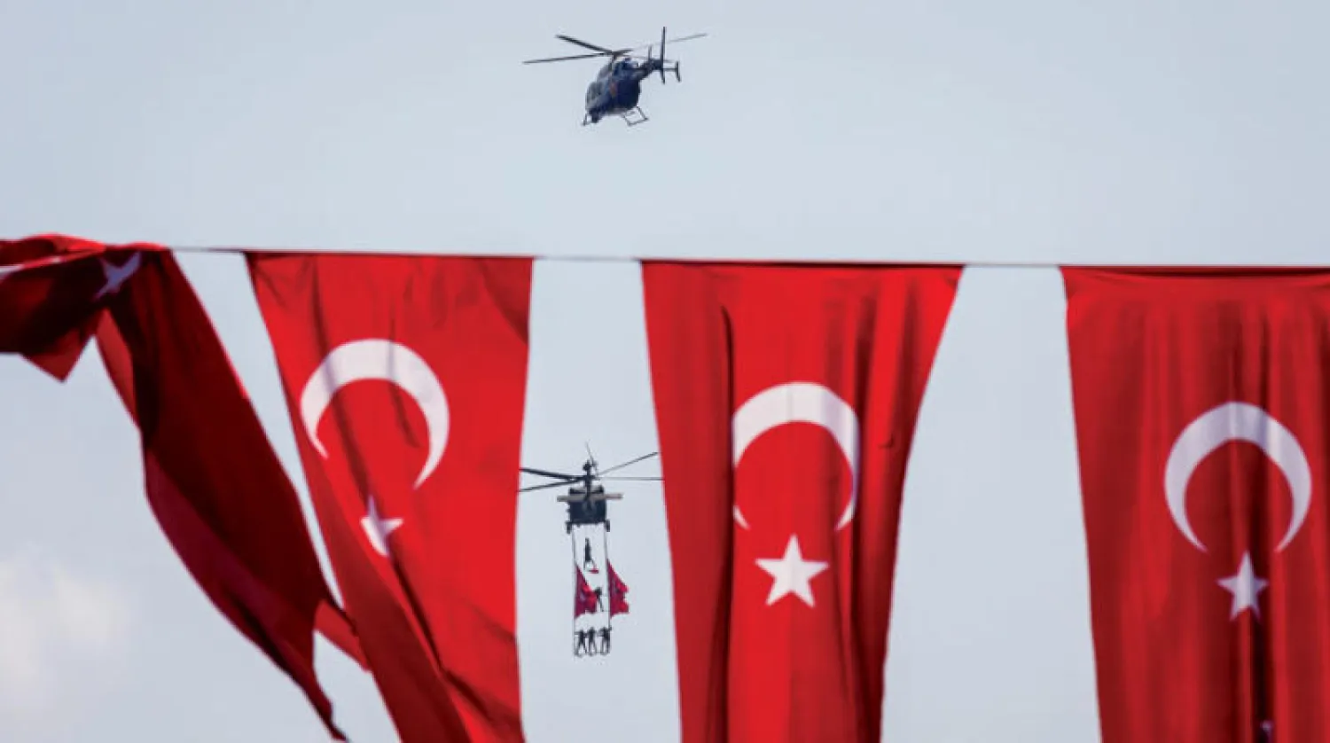 من العرض العسكري التركي بمناسبة «يوم النصر» أمس (د.ب.أ)