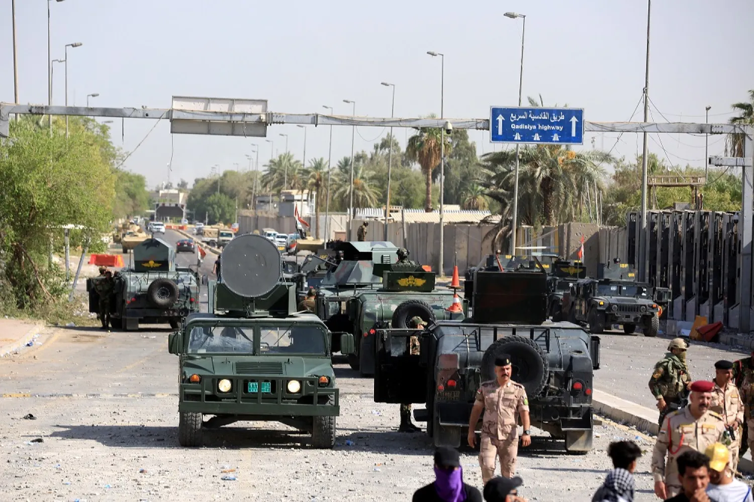 Iraqi security forces keep watch as supporters of Shiite cleric and Sadrist movement leader Moqtada al-Sadr withdraw from the Green Zone in Baghdad, Iraq, 30 August 2022. (EPA)