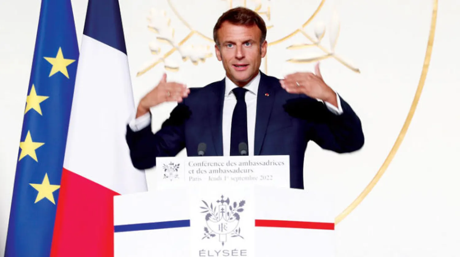 الرئيس الفرنسي متحدثاً في المؤتمر السنوي لسفراء فرنسا عبر العالم (إ.ب.أ)
