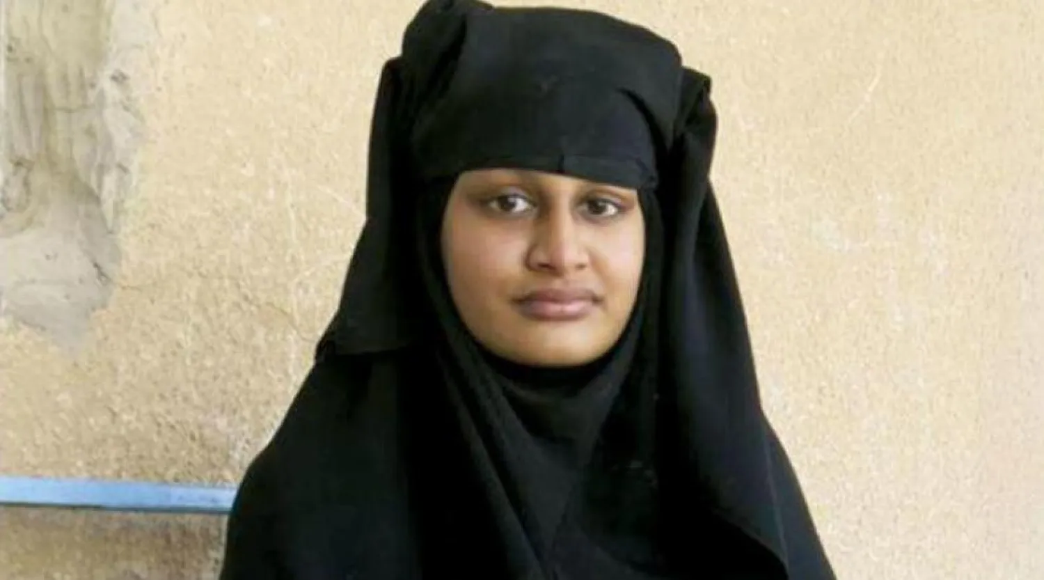 شميمة بيغوم في معسكر اعتقال بشمال شرقي سوريا (أ.ف.ب)