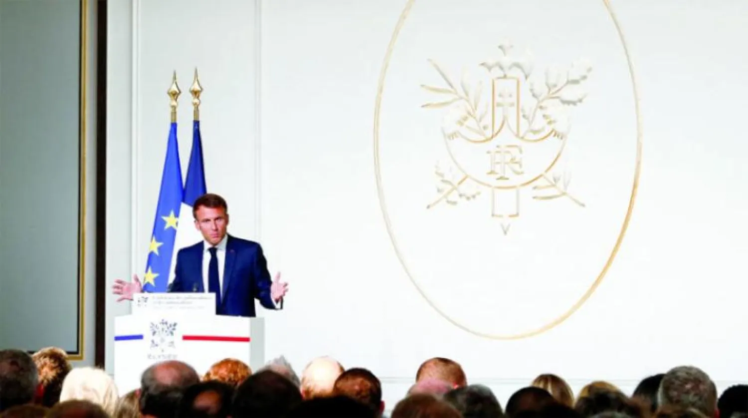 Macron dün Elysee Sarayı'nda düzenlenen Fransız büyükelçiler toplantısında konuşma yaptı. (Reuters)