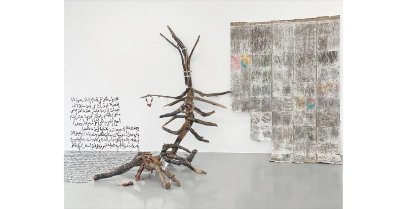 العمل التركيبي «منطق الشجر» للفنان محمد الفرج (الشرق الأوسط)