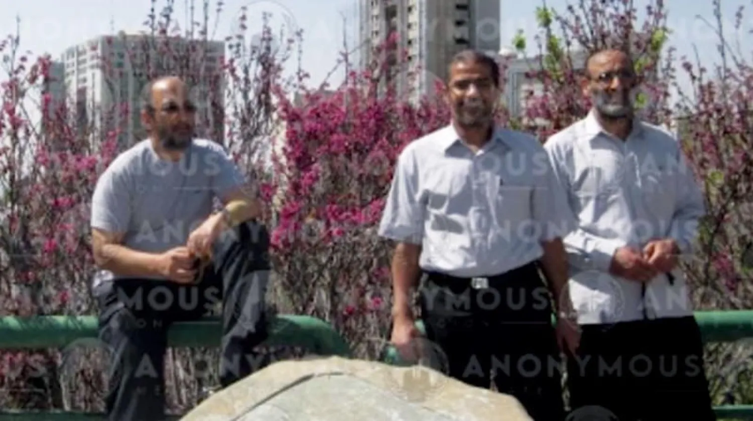 سيف العدل (يسار) وأبو محمد المصري وأبو الخير المصري في صورة نادرة ألتقطت عام 2015 في طهران تنشر للمرة الأولى.