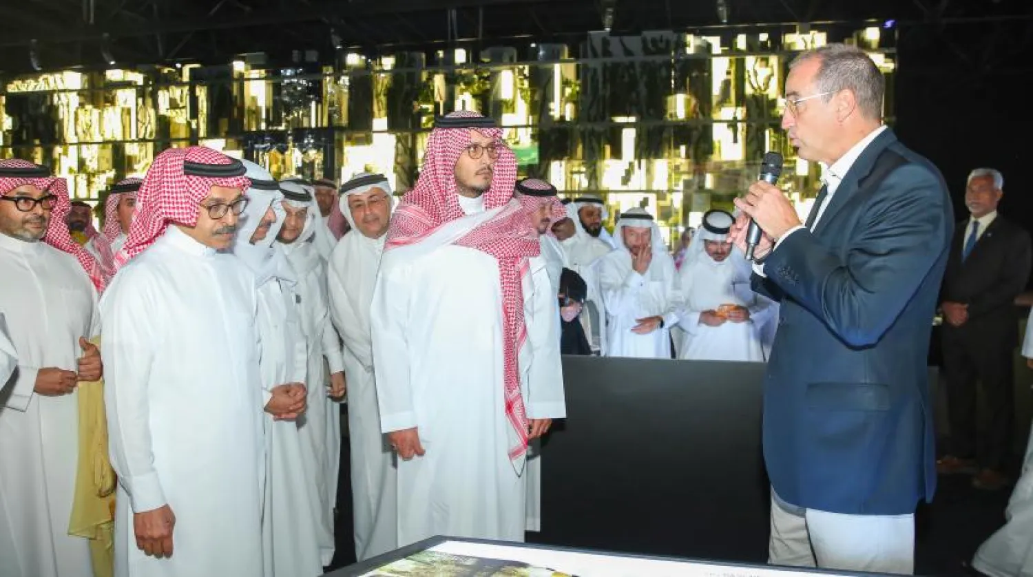Prens Ahmed bin Fahd bin Salman, Zahran’daki THE LINE sergisinde (Şarku’l Avsat)