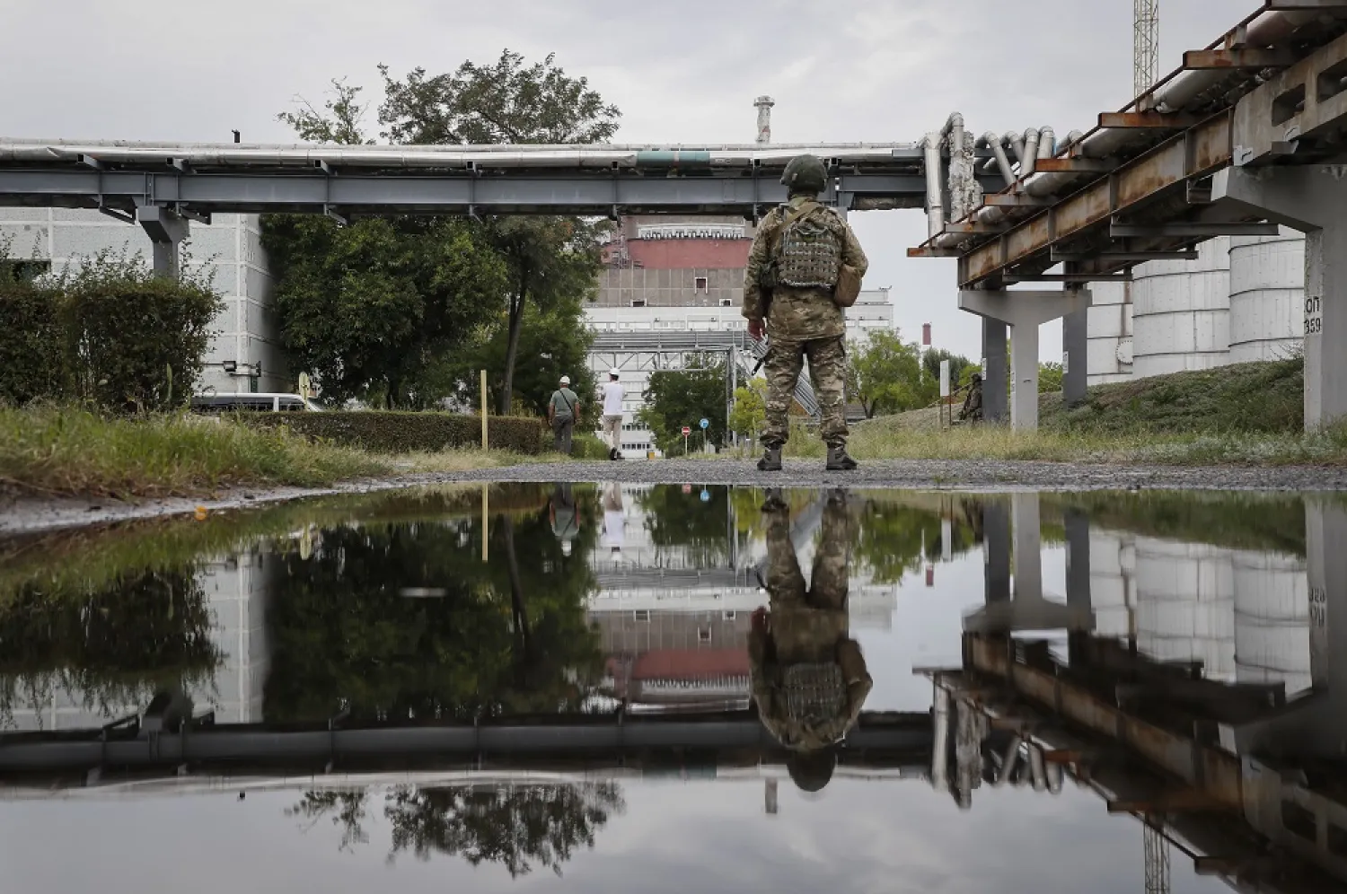 A picture taken during a visit organized by the Russian military shows Russian servicemen guard on the territory of the Zaporizhzhia Nuclear Power Plant in Enerhodar, southeastern Ukraine, 01 September 2022. (EPA)
