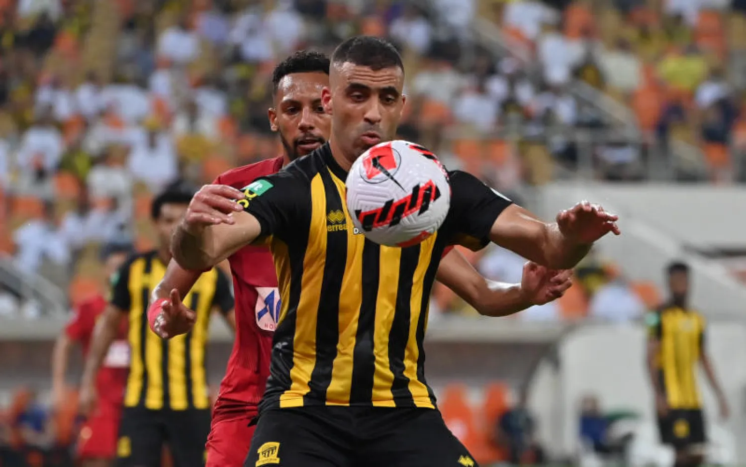 حمد الله سيعود للدفاع عن قميص الاتحاد في المواجهة المقبلة (تصوير: علي خمج)