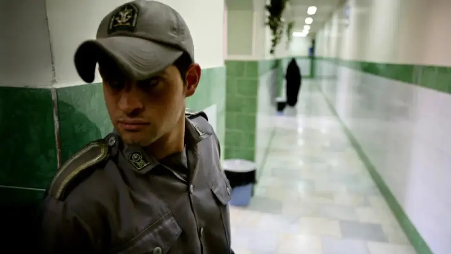 A prison guard stands along a corridor in Tehran's Evin prison June 13, 2006. (Reuters)