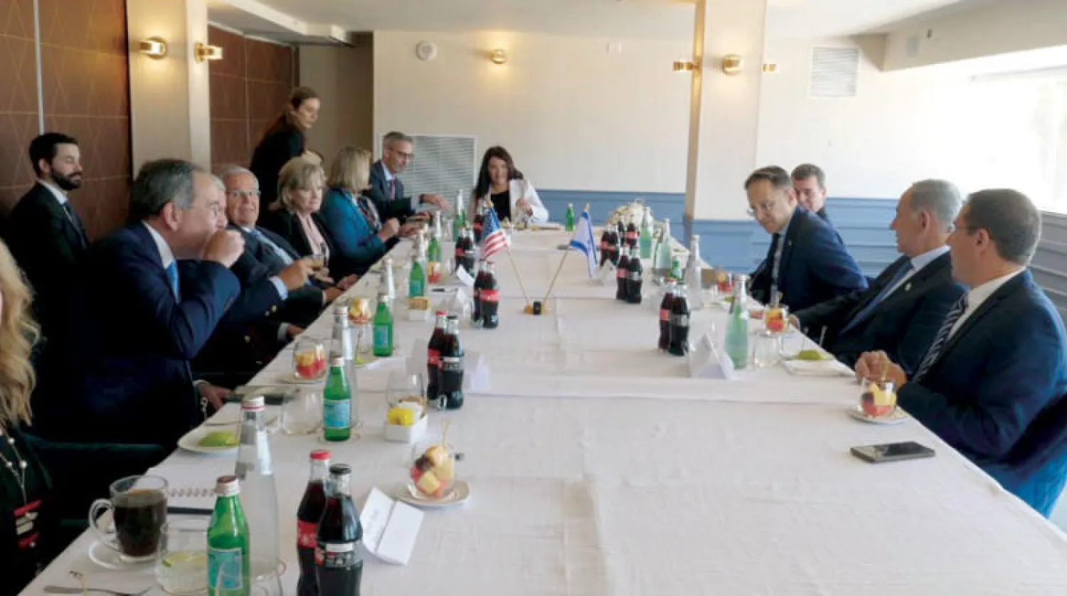 صورة متداولة على مواقع التواصل للقاء نتنياهو بوفد الكونغرس الأميركي الاثنين الماضي