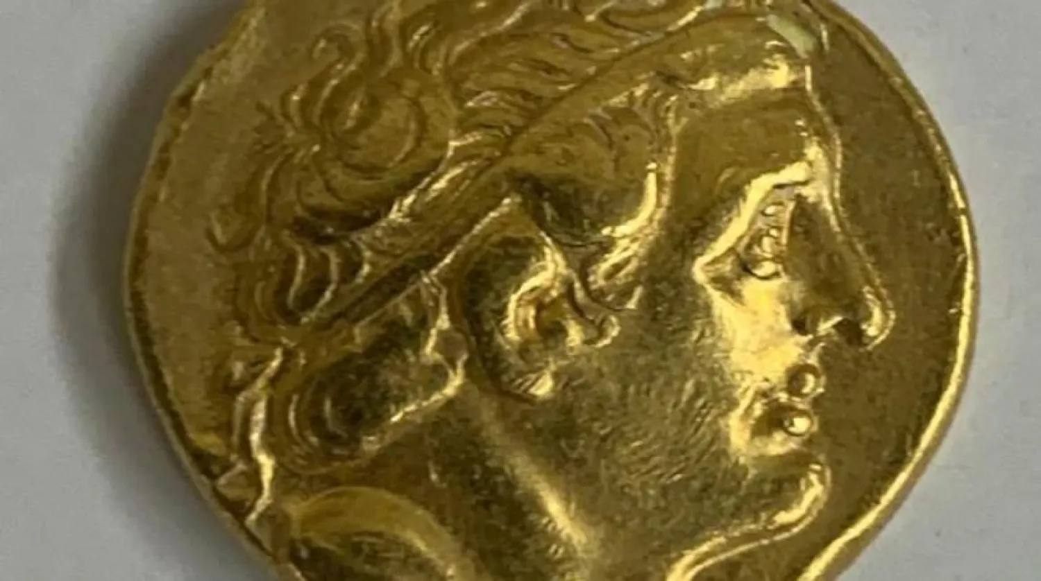  Ptolemaios dönemine ait altın sikke.