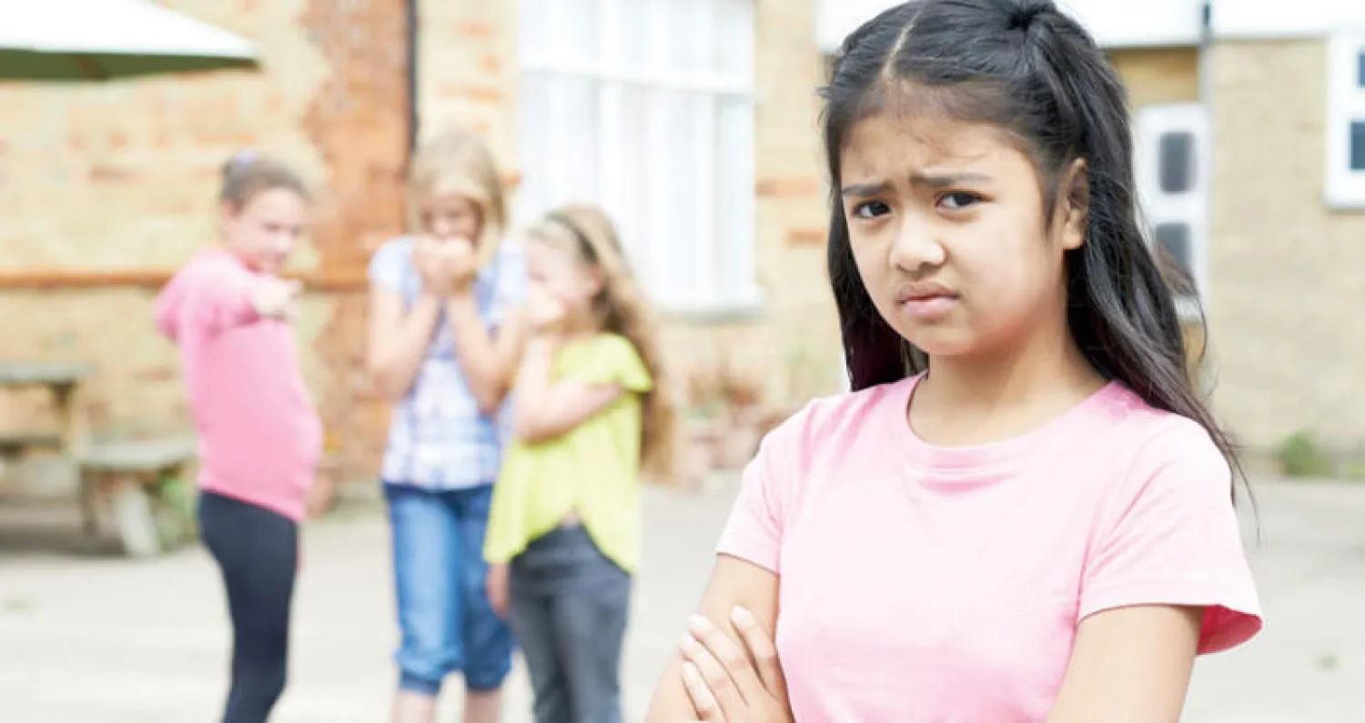 التجاهل وفرض العزلة أشهر أشكال التنمر