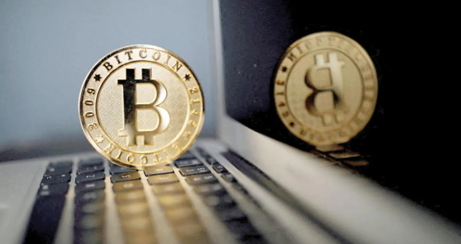 تجاوزت عملة بتكوين المشفرة حاجز 20 ألف دولار وكانت تتطلع لتسجيل أفضل يوم لها في 6 أسابيع أمس (رويترز)