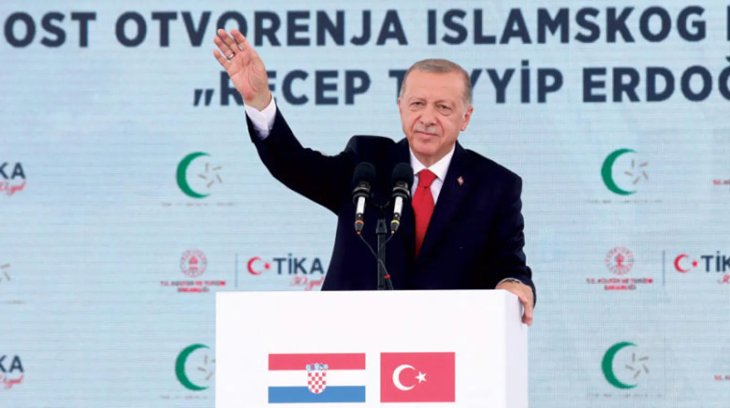 إردوغان يتحدث خلال افتتاح مركز إسلامي في كرواتيا أول من أمس (أ.ب)