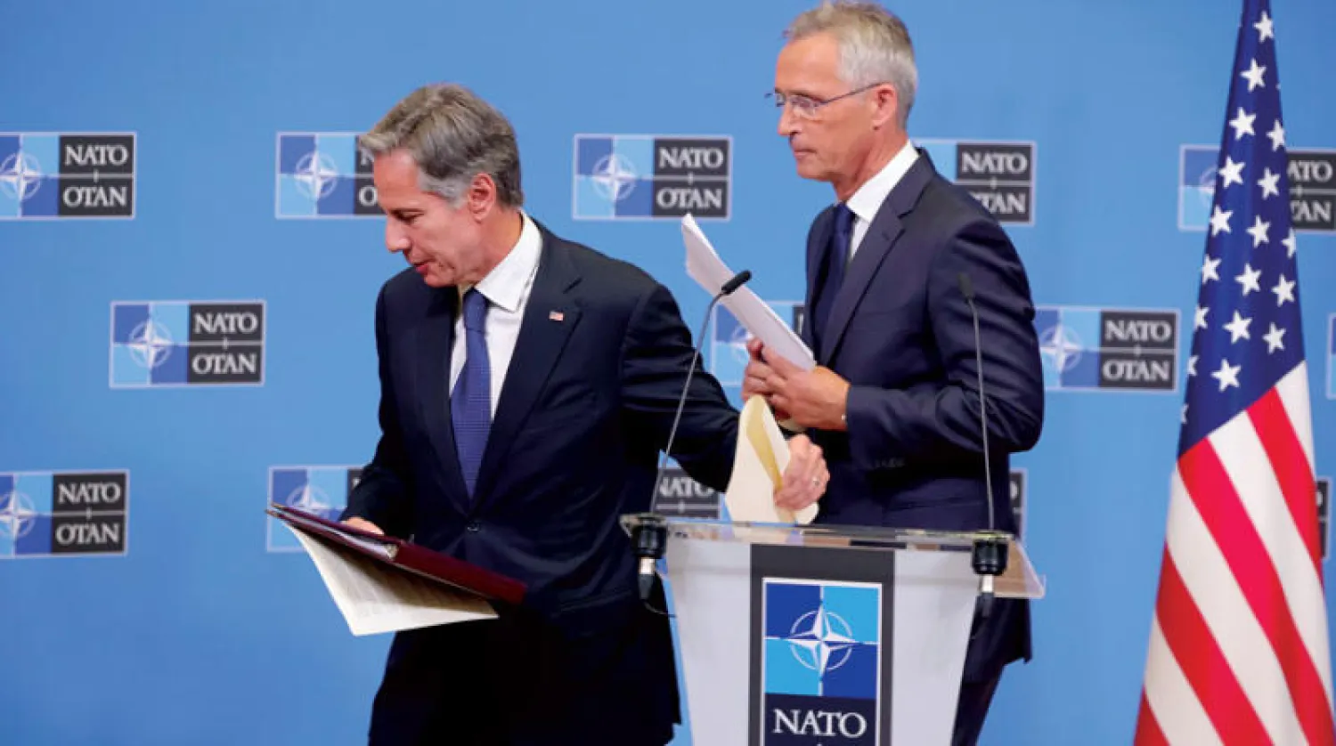 بلينكن مع ستولتنبرغ في بروكسل أمس (أ.ب)