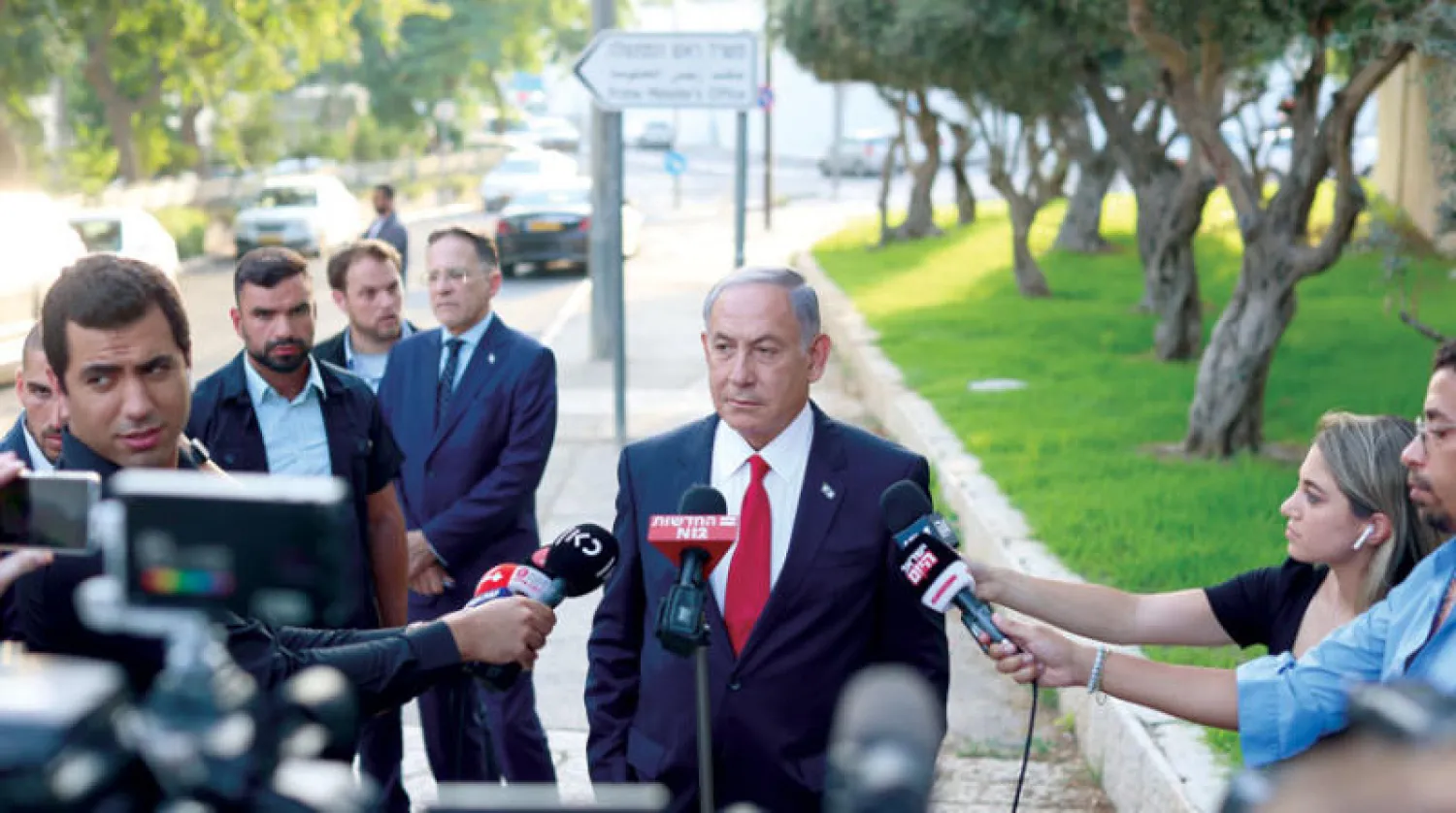 نتنياهو يتحدث إلى إعلاميين في 28 أغسطس (إ.ب.أ)