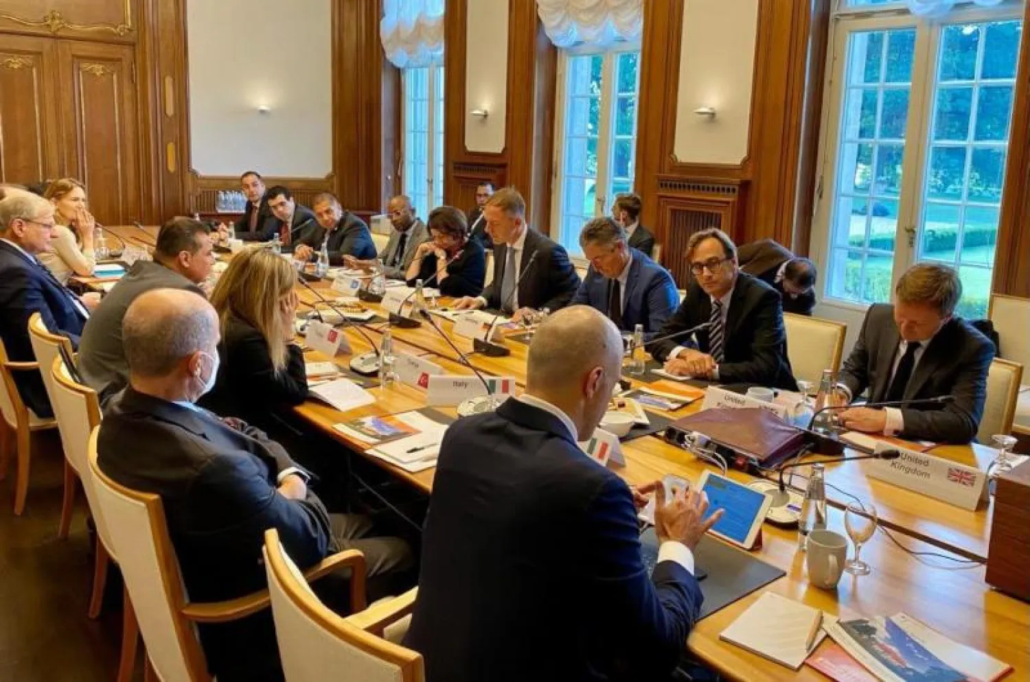 جانب من اجتماع في برلين حول ليبيا أمس (السفير الألماني لدى ليبيا على «تويتر»)