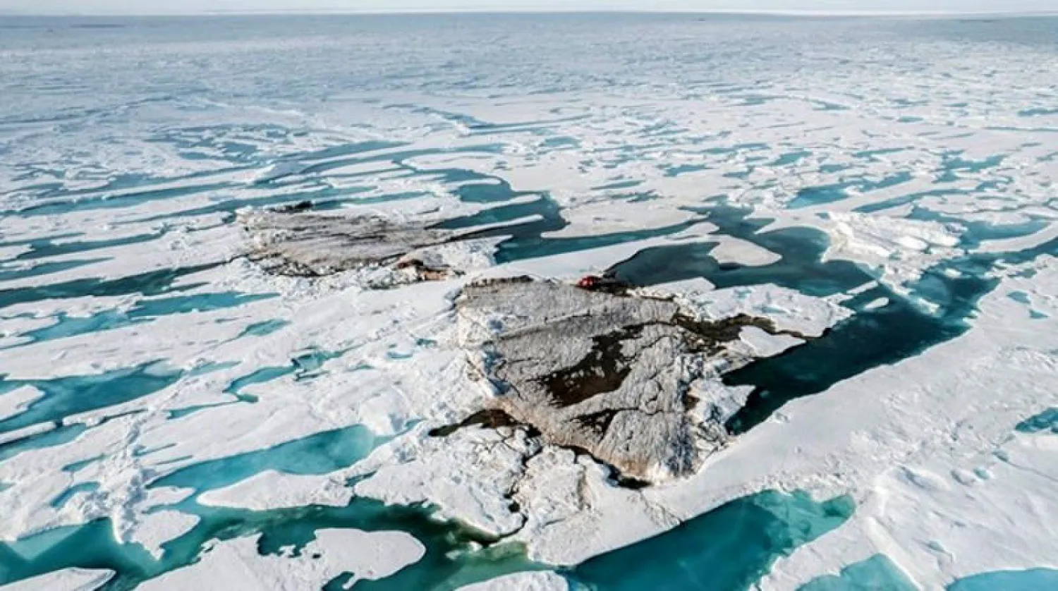 اكتشاف جبل جليدي مغطى بالحصى في أقصى شمال العالم