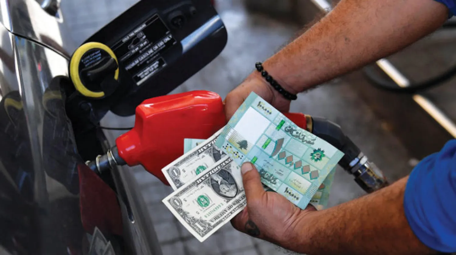 سعر صفيحة البنزين سجل زيادة قدرها 20 ألف ليرة (إ.ب.أ)