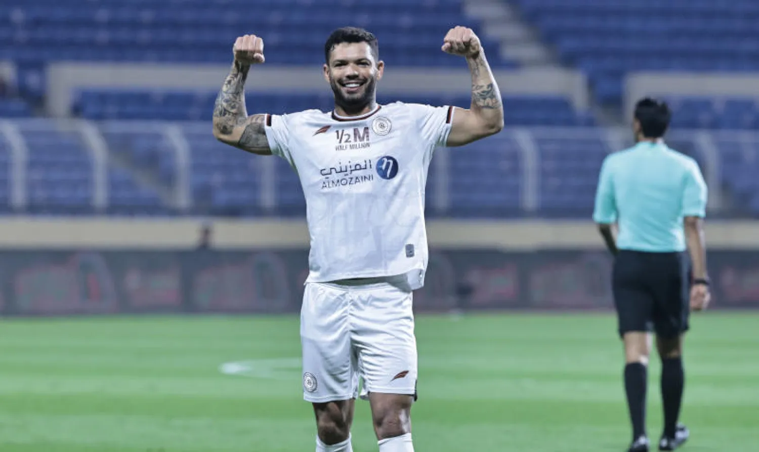 جونيور مهاجم فريق الشباب يحتفل بهدفه (تصوير: عيسى الدبيسي)