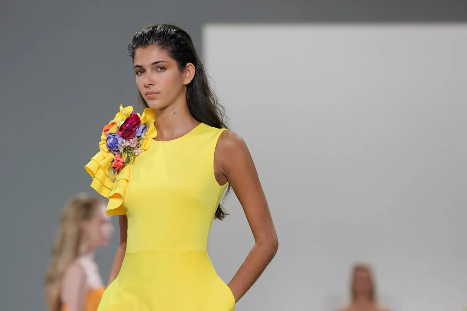 A model presents a creation from the Badgley Mischka Spring/Summer 2023 collection during New York Fashion Week in Manhattan, New York City, US, September 11, 2022. (Reuters)



