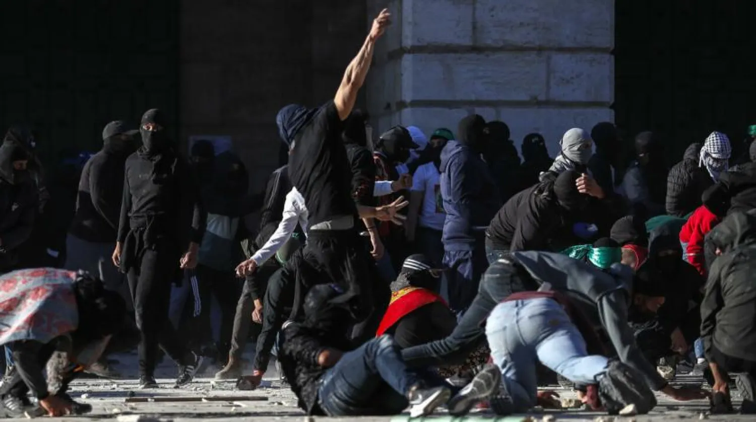 Palestinian demonstrators clash with Israeli police at Jerusalem's Al-Aqsa mosque compound. Ahmad GHARABLI AFP
