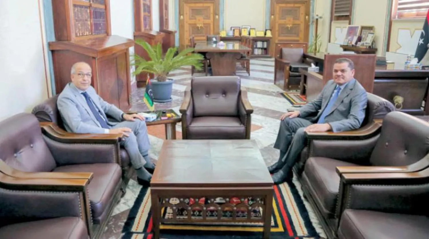 Dibeybe hükümeti tarafından 14 Eylül’de Trablus’ta Merkez Bankası Başkanı ile gerçekleştirilen görüşmeye dair dağıtılan bir fotoğraf