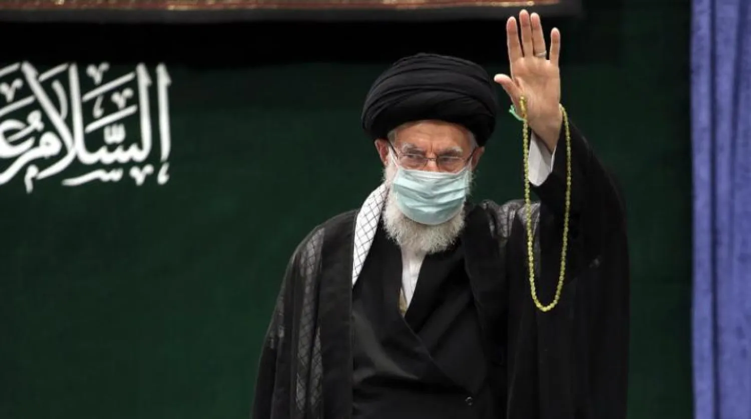 Bu sabah dini bir törene katılan Hamaney’in internet sitelerinde yayınlanan fotoğrafı (EPA)